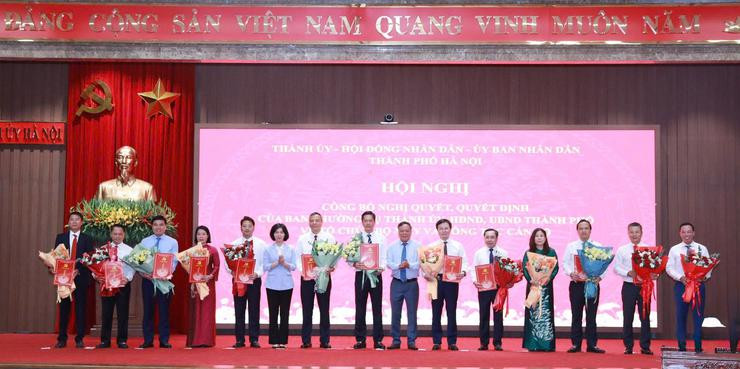 Hà Nội công bố Nghị quyết và các quyết định về tổ chức bộ máy, công tác cán bộ- Ảnh 4.