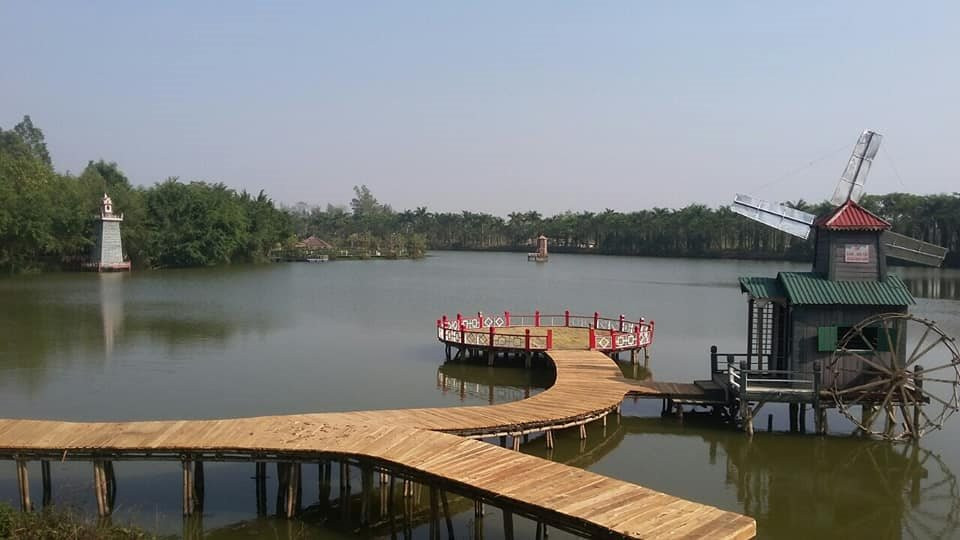 ho-nuoc-o-kdl-doi-79-mua-xuan.jpg