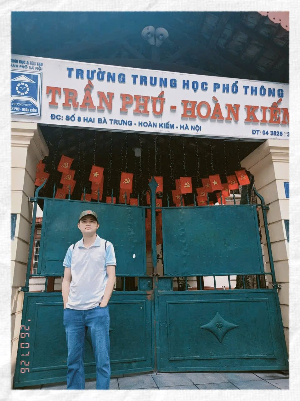 anh-tac-gia-chup-tai-cong-truong-thpt-tran-phu-hoan-kien.jpg