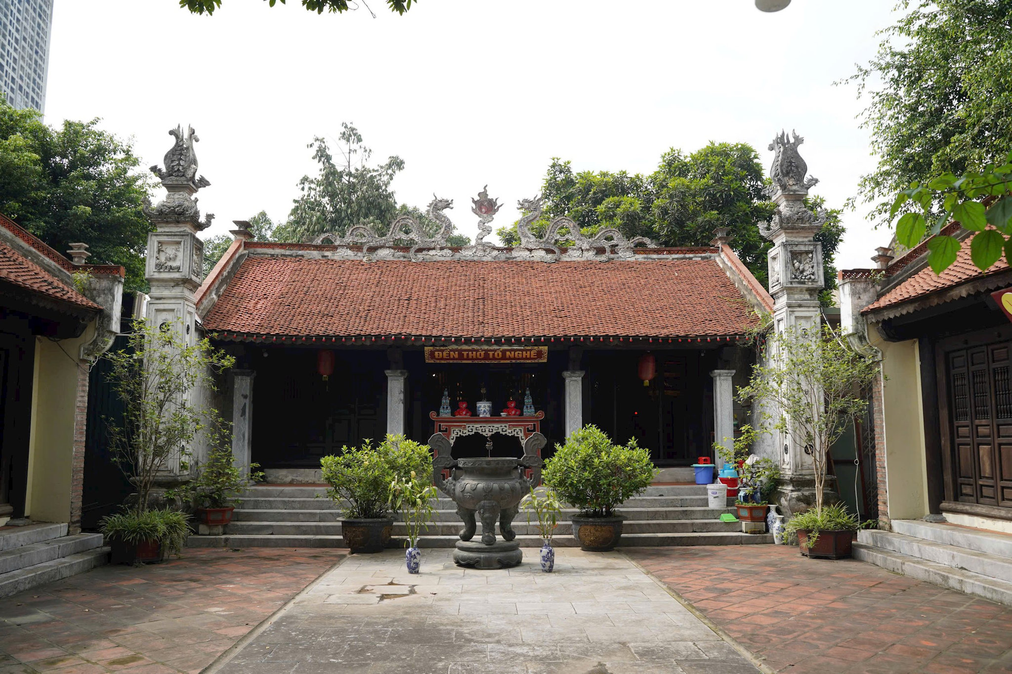 den-tho-to-nghe-o-lang-van-phuc.jpg