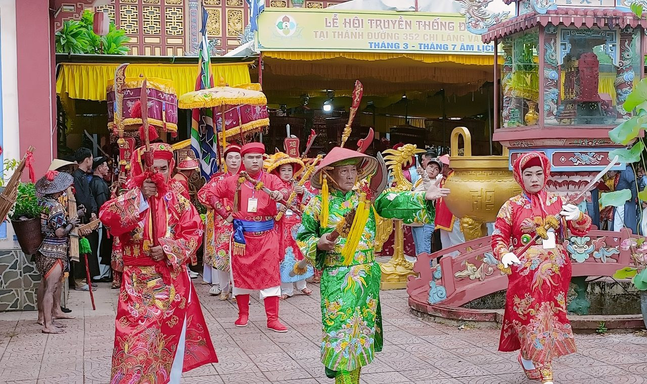 hinh-anh-tai-le-hoi-.jpg