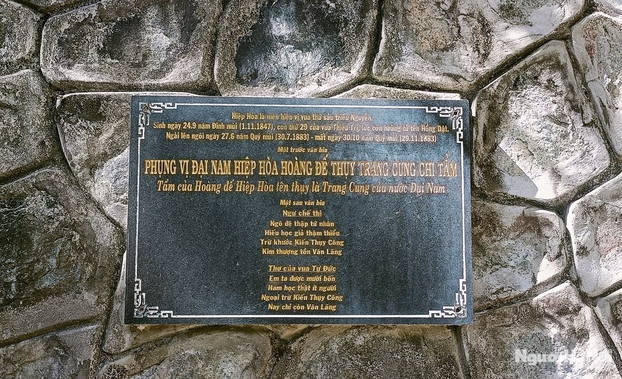 bai-tho-cua-vua-tu-duc-viet-ve-hiep-hoa-.jpg