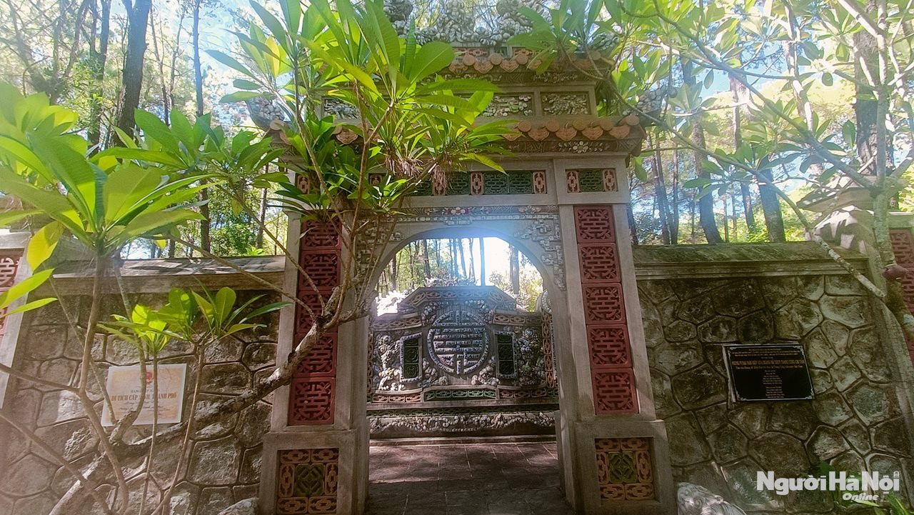 cong-chinh-cua-lang-hiep-hoa-.jpg