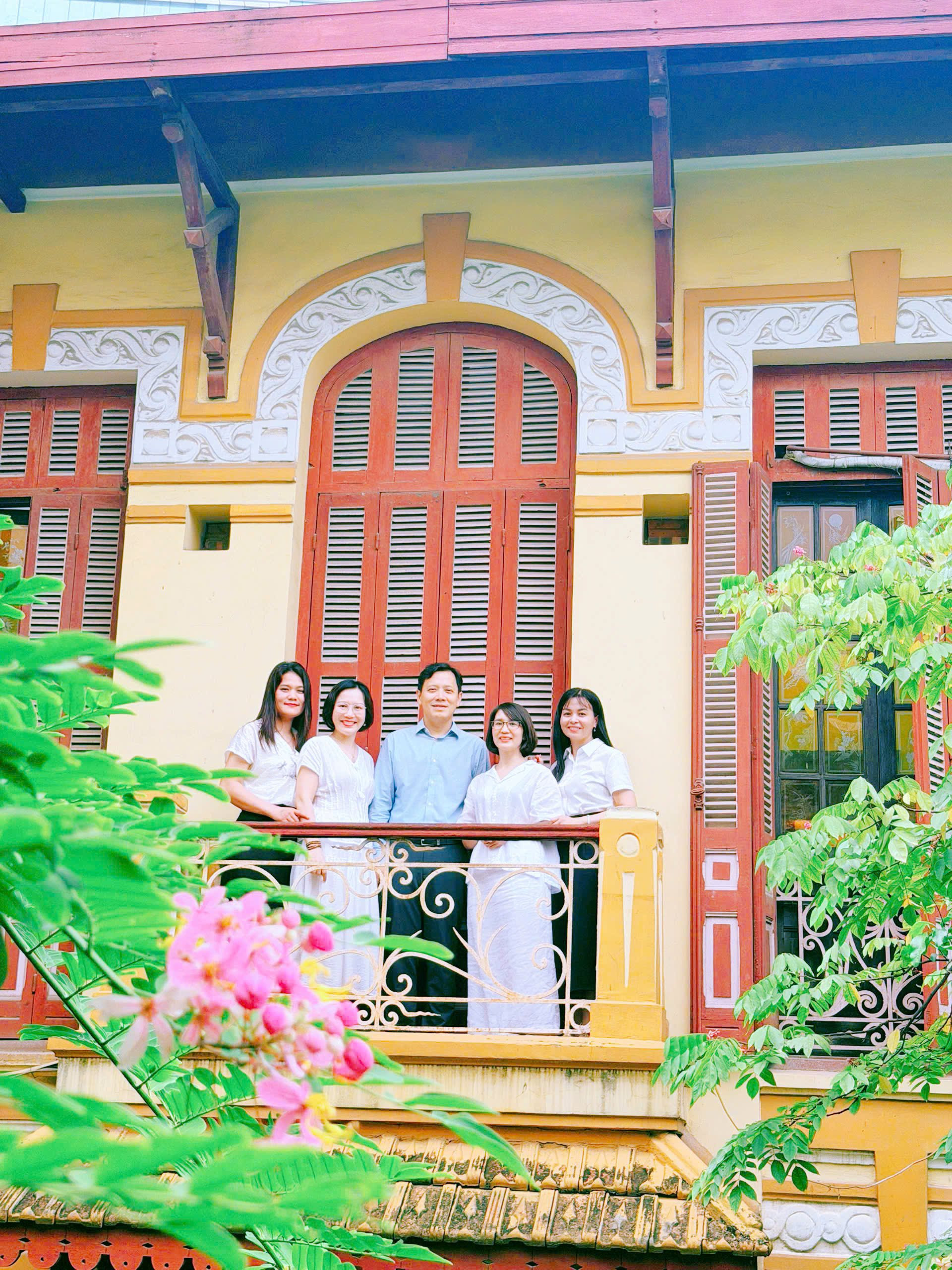 bai-1-hinh-3-thay-vien-truong-gs.ts-le-anh-vinh-nghien-cuu-sinh-cua-vien.jpg
