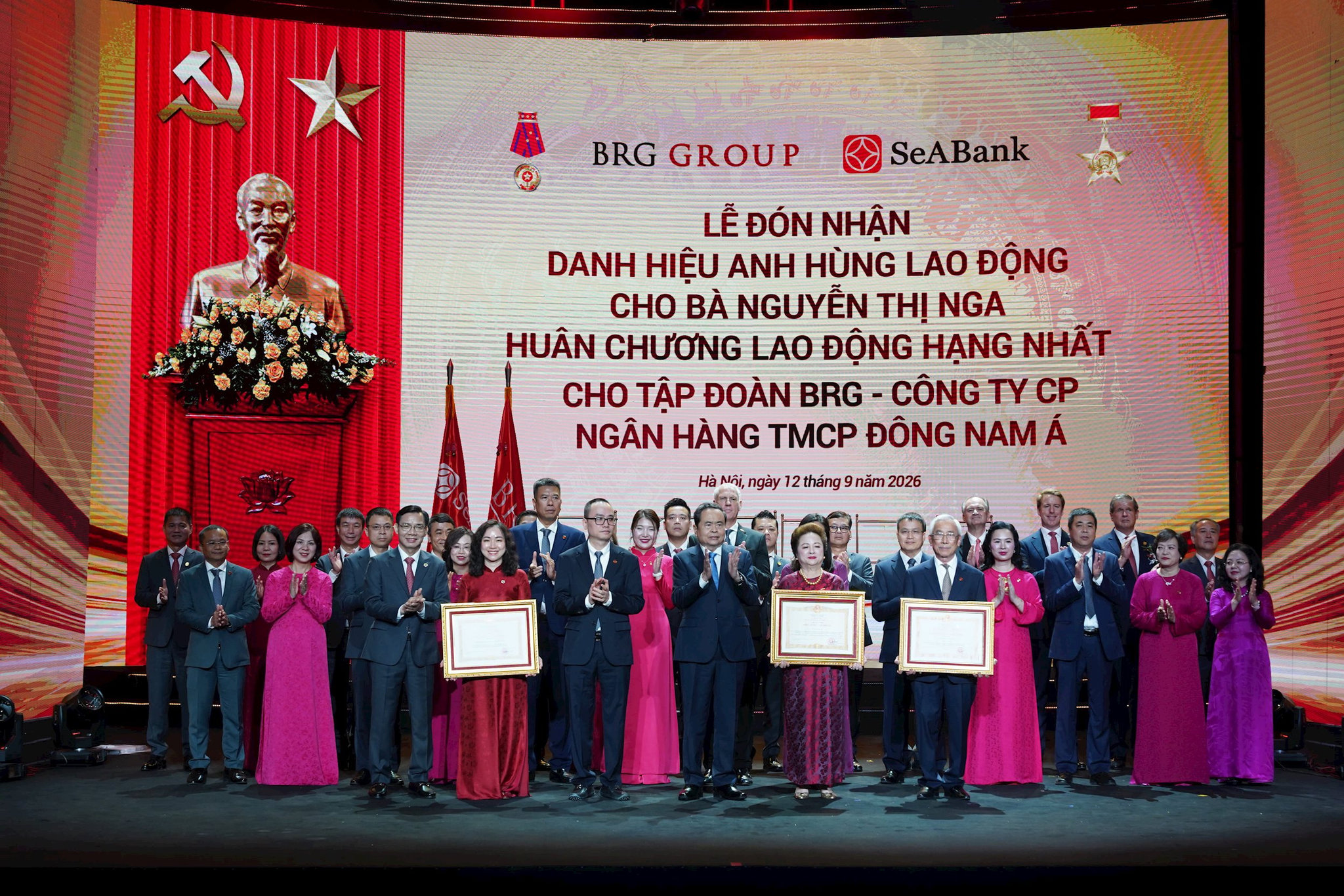 anh-3-uv-bct-ctqh-tran-thanh-man-trao-danh-hieu-anh-hung-lao-dong-cho-doanh-nhan-nguyen-thi-nga-cung-hcld-hang-nhat-cho-tap-doan-brg-va-ngan-hang-seabank.jpg