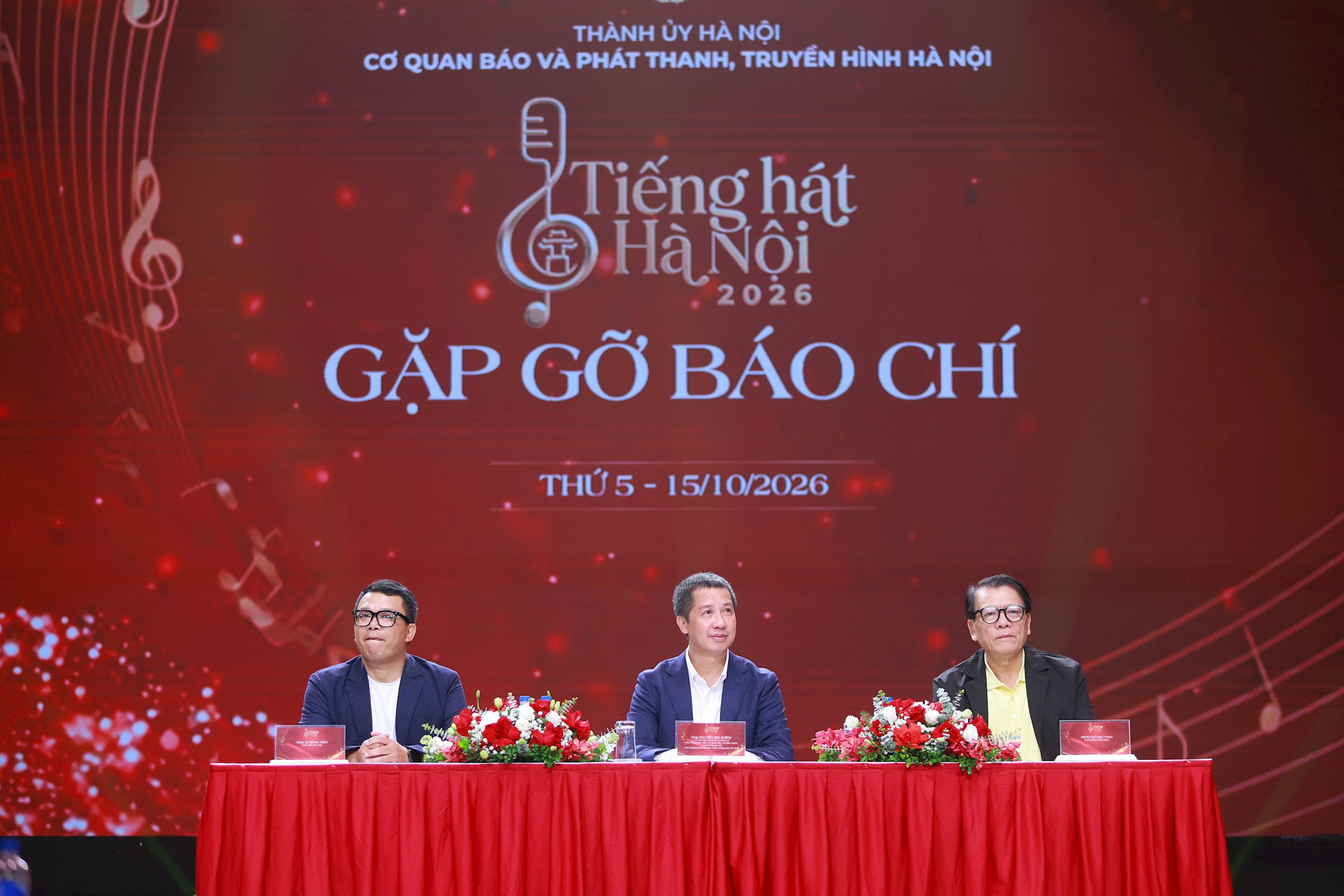 dai-dien-ban-to-chuc-ban-giam-khao-va-ban-chuyen-mon-tham-gia-phan-trao-doi-voi-bao-chi.jpg