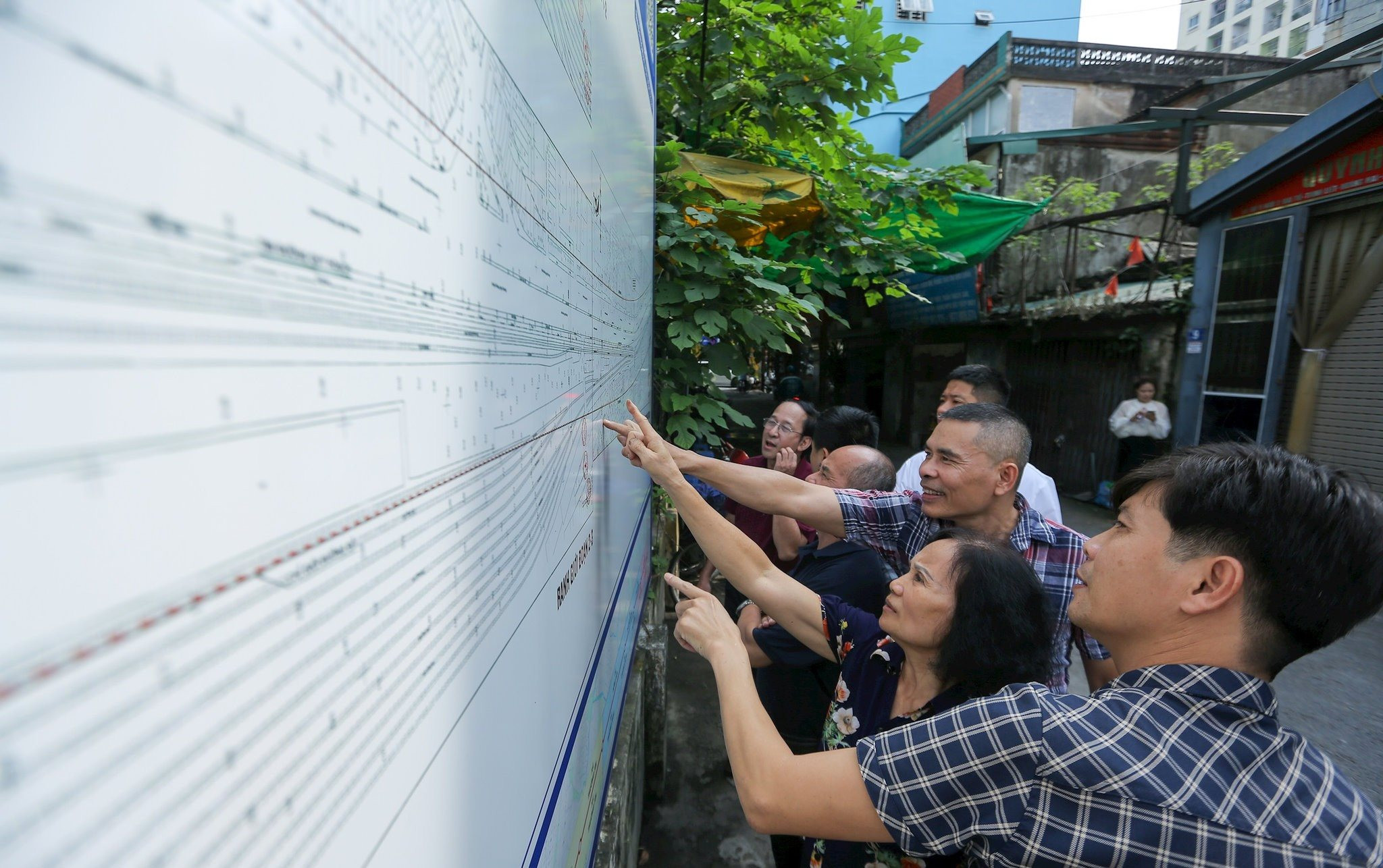 cac-buoi-tiep-xuc-hop-dan-cong-khai-ban-do-quy-hoach-va-phoi-canh-du-an-cong-khai-minh-bach-trong-chinh-sach-va-thai-do-lang-nghe-cua-chinh-quyen-co-so-da-cung-co-vung-chac-long-dan-tu-co-so.jpg
