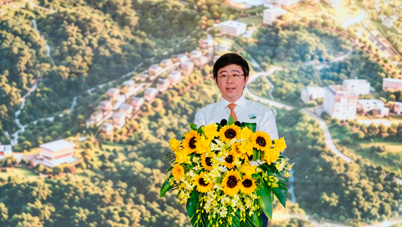ong-bui-hoang-phuong-uy-vien-du-khuyet-bch-trung-uong-dang-pho-bi-thu-tinh-uy-chu-tich-ubnd-tinh-quang-tri.jpg