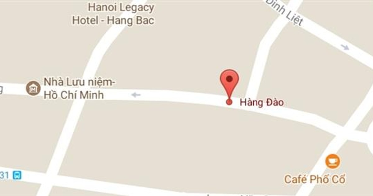 Phố Hàng Đào gần Ngõ 12 Hàng Ngang, khu phố cổ Hà Nội