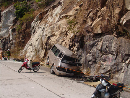 Tai nạn thảm khốc trên đỉnh núi Cấm, 17 người chết và  bị thương