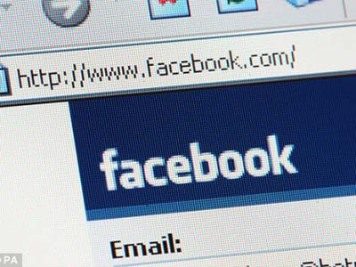Anh: Cấm quân nhân sử­ dụng MySpace và  Facebook