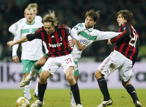 Cup UEFA: AC Milan mất điểm đáng tiếc