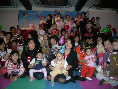 Hà  Nội: Webtretho  tổ chức "sinh nhật đầu tiên" cho 50 bé