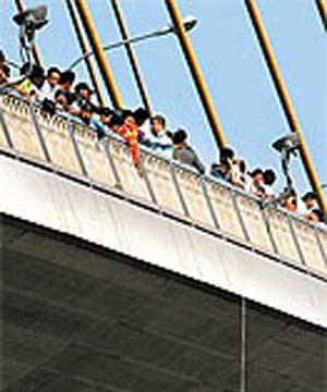 Phát hiện đầu người treo dưới cầu Bangkok