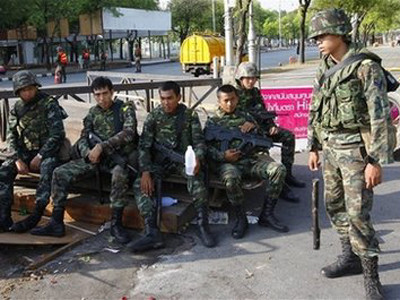 Thaksin thúc giục Quốc vương can thiệp giải quyết khủng hoảng
