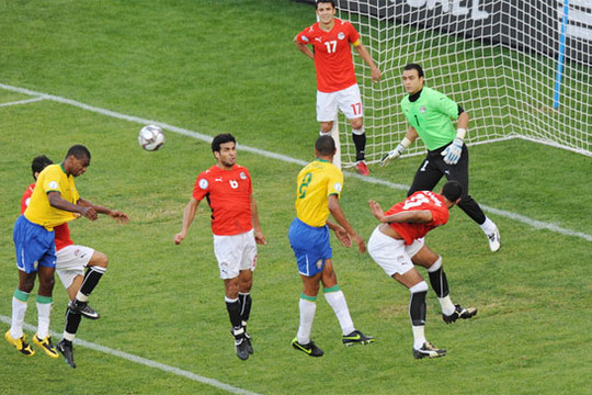 Bảng B Confed Cup: Brazil thắng may Ai Cập trong trận cầu hấp dẫn