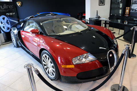 2,4 triệu USD cho chiếc Bugatti Veyron đầu tiên