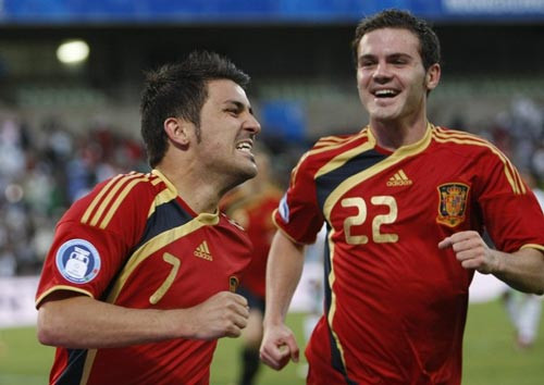 Confed Cup 2009: Tây Ban Nha và  Nam Phi cùng nhau và o bán kết