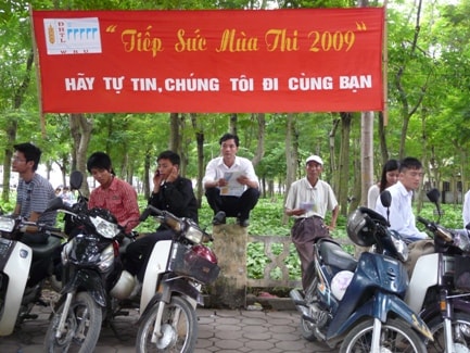 Dậy từ 5 giử sáng tới trường là m thủ tục dự thi