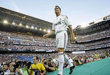 Cristiano Ronaldo ra mắt hoà nh tráng tại Real Madrid