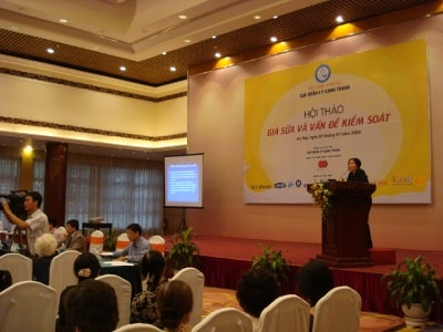 Lúng túng giải bà i toán giá sữa đến bao giử?