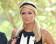 Paris Hilton ra hầu tòa như đi dự tiệc
