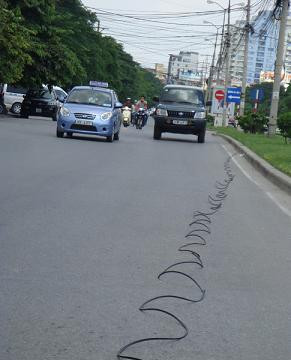 Hà  Nội: Dây điện rơi trên nhiửu tuyến đường