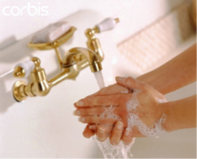 Rử­a tay và  đeo khẩu trang đúng cách phòng cúm A/H1N1