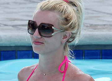 Britney Spears khoe bikini