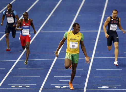 Usain Bolt phá kỷ lục thế giới chạy 200 mét