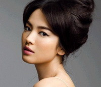 Song Hye-kyo đẹp kiêu sa trong mà n đêm huyửn ảo 