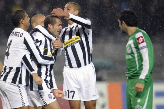 Champions League: Juve thắng nhọc nhằn, Bayern ngã ngựa