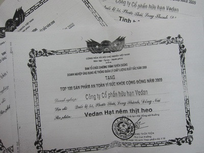 Tạm đình chỉ công tác Cục phó ký giải thưởng cho Vedan