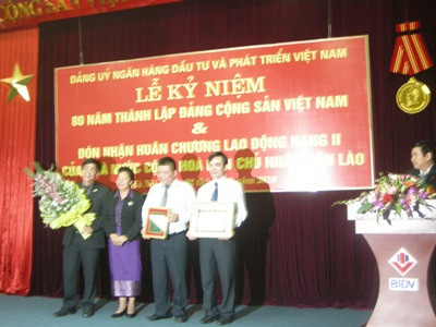 BIDV đón nhận Huân chương Lao động hạng Nhì của CHDCND Là o