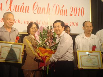 Hà  Nội: Mai Dịch mừng thọ cho 122 cụ trên 70 tuổi