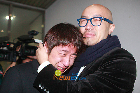 Người thân nức nở đưa tang Choi Jin Young