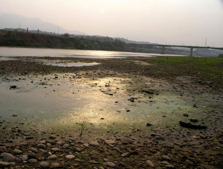 Thượng nguồn sông Hồng vẫn khô cạn nghiêm trọng