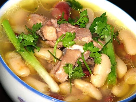 Canh thịt gà  hầm đậu