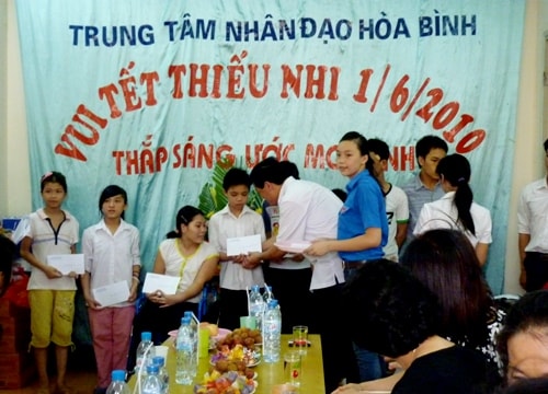 Tết Thiếu nhi ở Trung tâm Nhân đạo Hoà  Bình