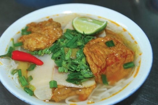 Bún chả cá thu