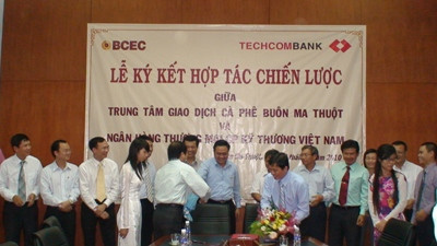 Techcombank ký thửa thuận hợp tác với BCEC phát triển giao dịch cà  phê