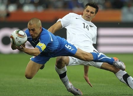 Sai lầm Cannavaro, Italia bị New Zealand níu chân