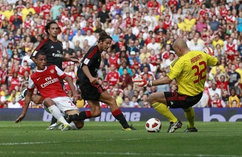 Arsenal, Milan cầm chân nhau ở Emirates Cup