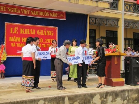 Tà i trợ 180 triệu đồng cho trường tiểu học Xuân Lộc “ Thanh Hoá