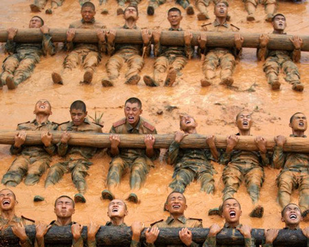 Xem binh lính Trung Quốc luyện tập 'kinh người'