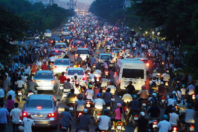 Giao thông tại Hà  Nội: Chống ùn tắc bằng cách nà o?  