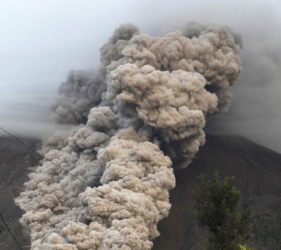 Indonesia: Nhiửu chuyến bay quốc tế bị hủy vì núi lử­a