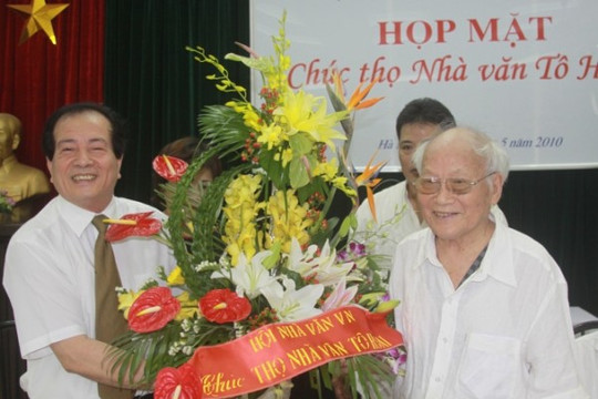 Nhà  văn Tô Hoài và  báo Người Hà  Nội