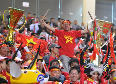Cổ động viên Việt Nam à o ạt sang Malaysia