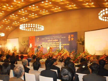 Công ty Bao Bì 27-7 Hà  Nội nhận danh hiệu anh hùng lao động